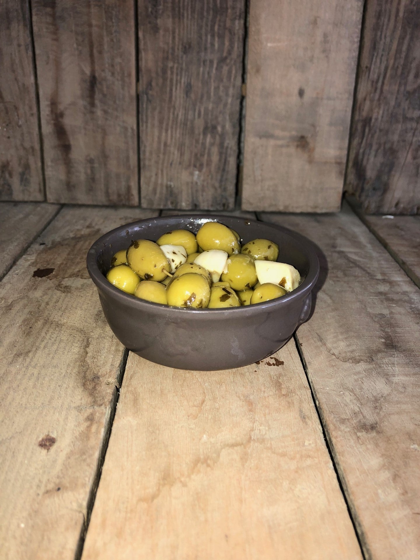 Olives vertes à l'ail (100g)
